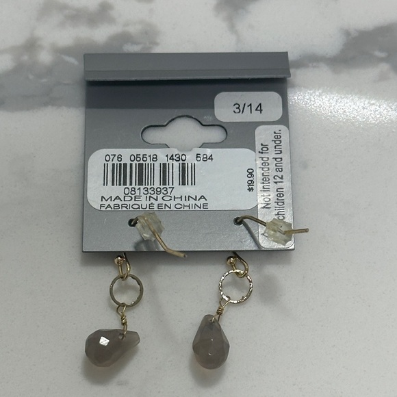 Express grey dangle earrings new - Picture 2 of 3